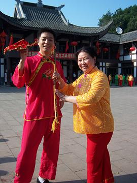 闹春莲萧舞起来第02集